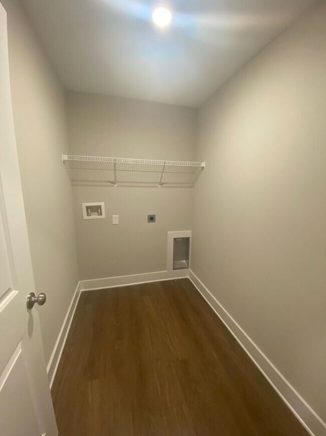 Building Photo - Spacious, Modern Home Convenient to Shopping, Parks, Schools & Tyndall AFB! *SPECIAL: 1/2 OFF 1st...
