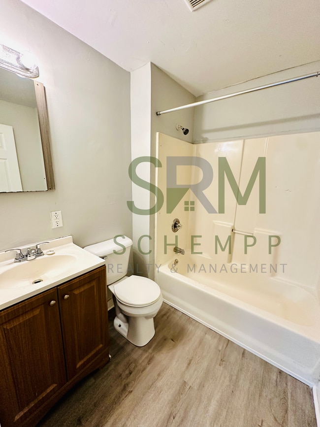 Building Photo - 2 Bedroom Single-Family Home in the Portland Area. Section 8 welcome!