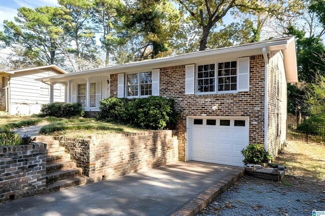 Building Photo - 1213 Oakwood St