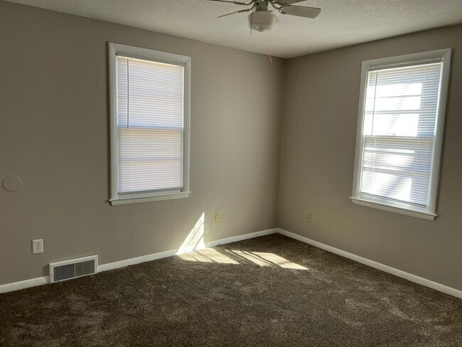 Building Photo - 3404 NW Rochester Road