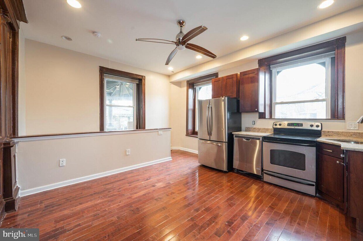 Building Photo - 833 N 63rd St