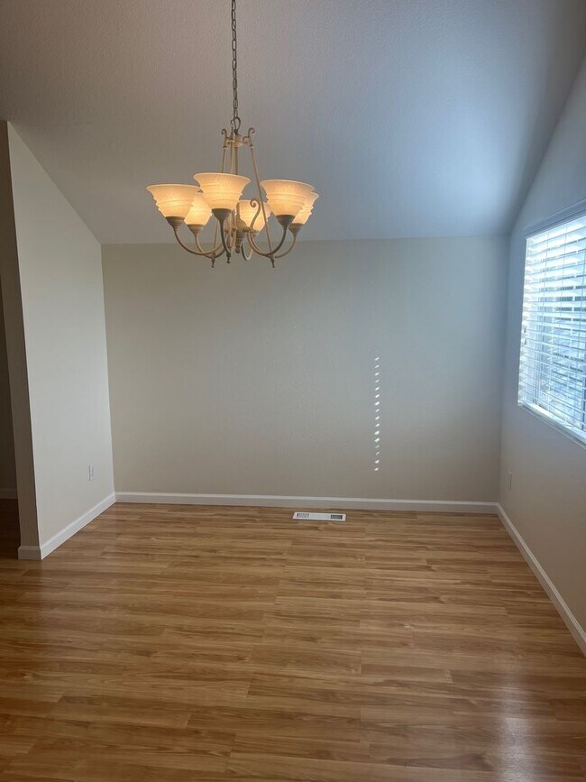 Building Photo - Tri-level 4 bedroom 3 bathroom Rincon Vall...