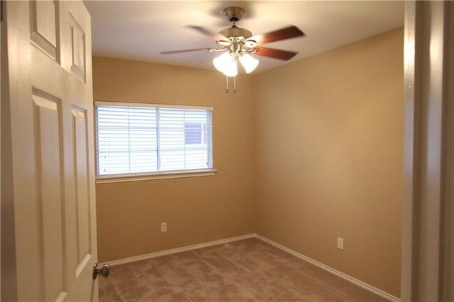 Building Photo - 207 Sunny Brook Dr