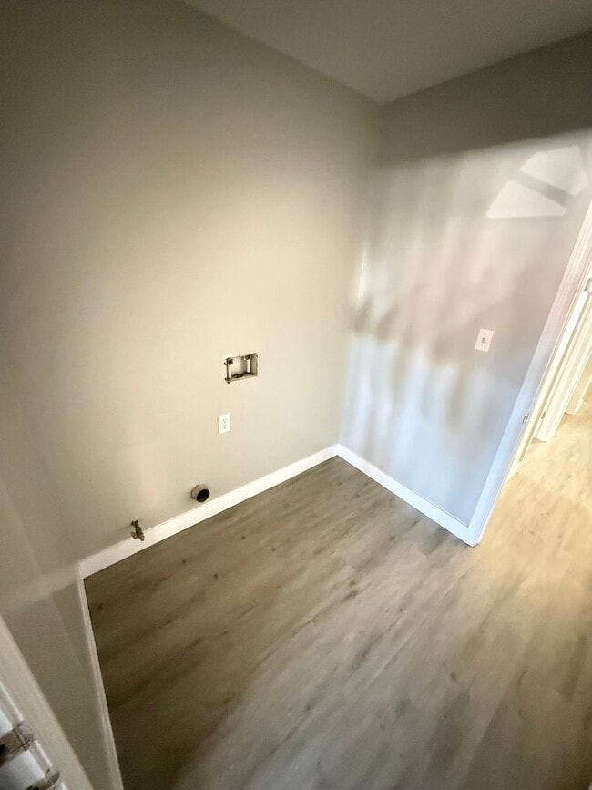 Building Photo - Spacious 4-Bedroom Home in Southwest Bakersfield