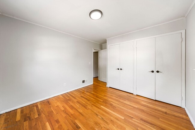 Building Photo - Spacious five bedroom home
