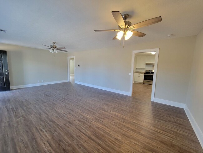 Building Photo - 4137 US-301