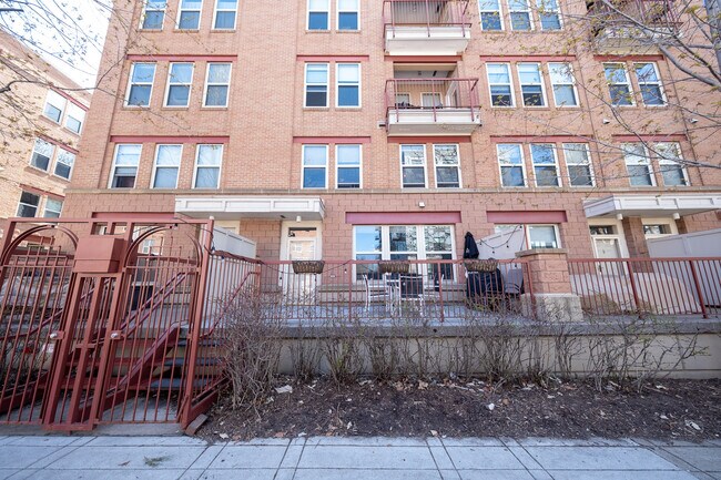 Building Photo - 615 N 1st St