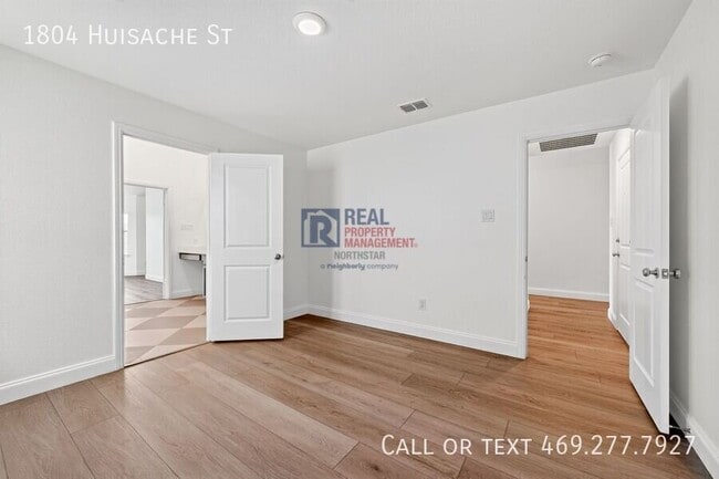 Building Photo - 1804 Huisache St