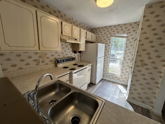 Building Photo - Apartment For Rent