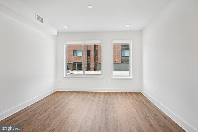 Building Photo - 2101 Washington Ave