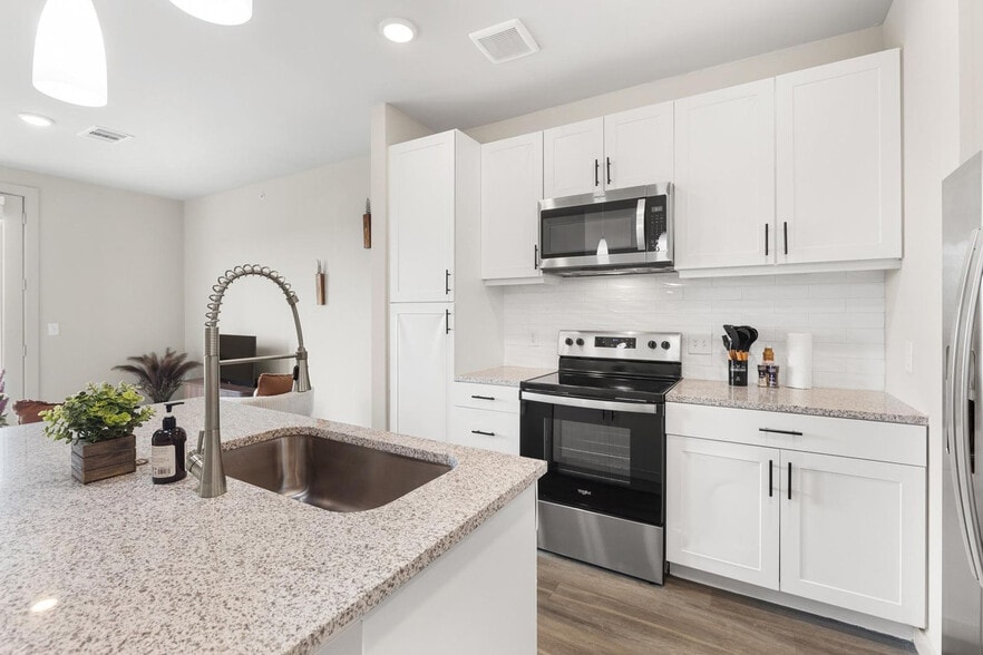 Building Photo - 5820 1/2 Cameron Road-SI FL4-ID1303396P