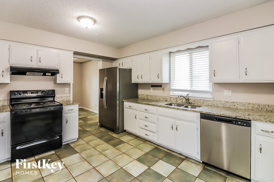 Building Photo - 616 Park Ave