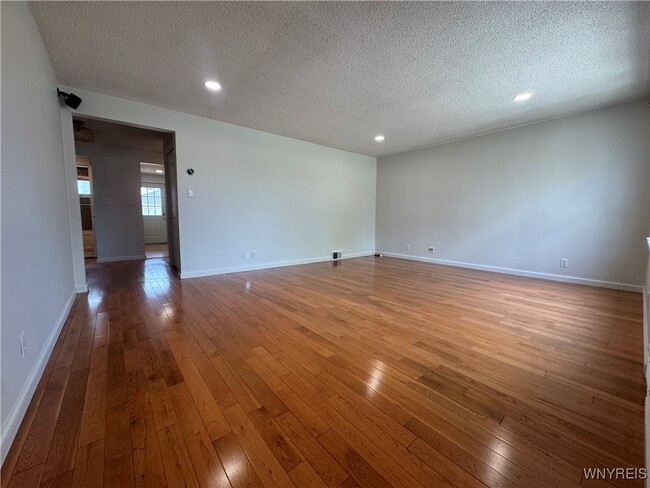 Building Photo - 165 Carmen Rd