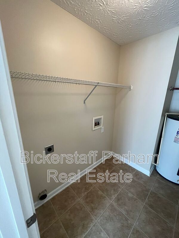 Building Photo - 14 Brentwood Dr