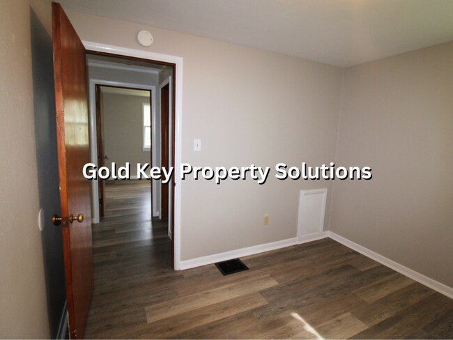 Building Photo - MUNCIE 2 BR 1 BA House with Central Air and 1-Car Garage (SECTION 8 APPROVED)