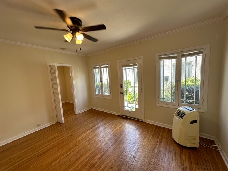 Building Photo - 630 N Plymouth Blvd