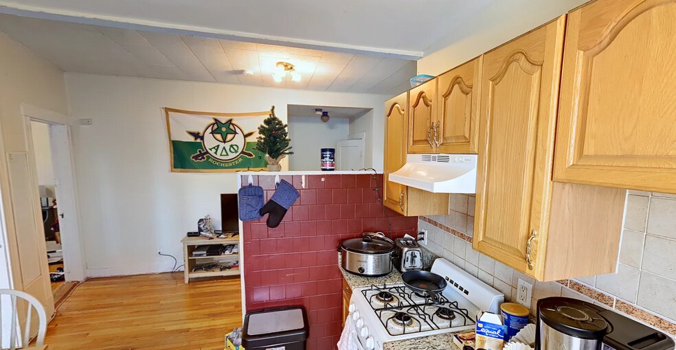 Building Photo - 126 Warren St