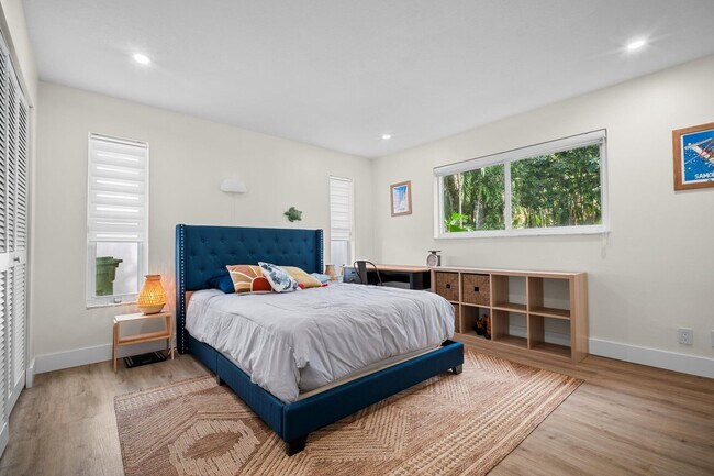 Building Photo - 2421 SW 29th Way