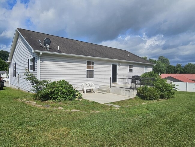 Building Photo - 108 Bertha Ln