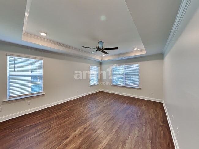 Building Photo - 555 Rivermist Dr