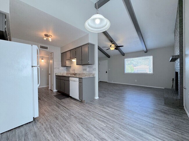 Building Photo - 1809 Agua Dulce St