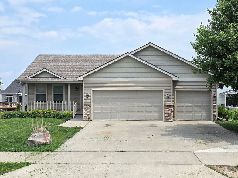 Primary Photo - 1115 NW Abbie Dr
