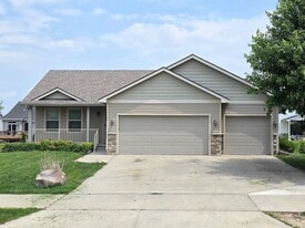 Building Photo - 1115 NW Abbie Dr