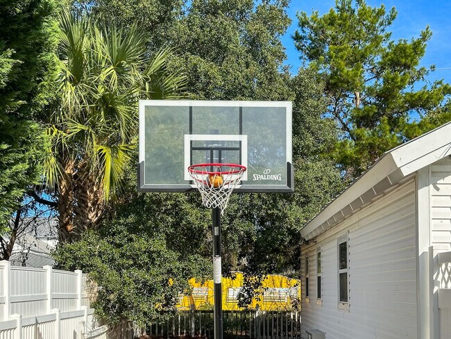 Building Photo - 4507 Luke Ave