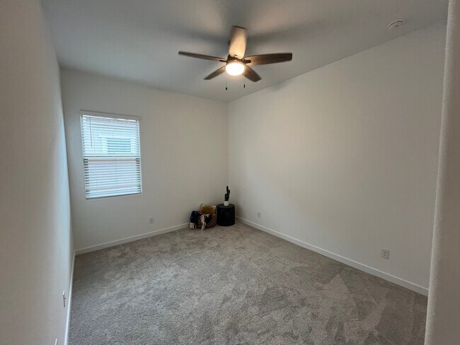 Building Photo - 442 S Jacana Ln