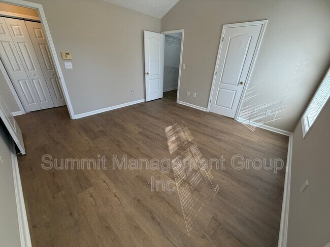 Building Photo - 25 Stephens Way