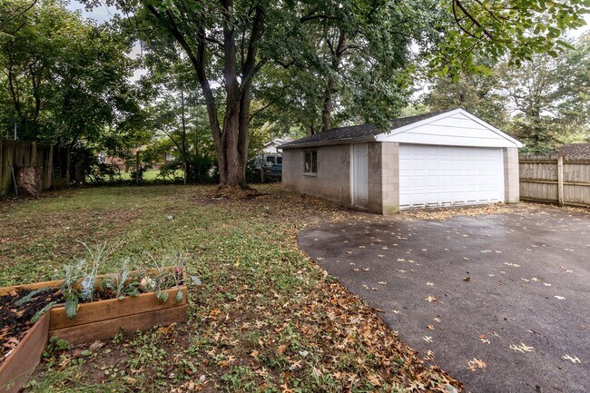 Building Photo - 7914 Edsel Ln