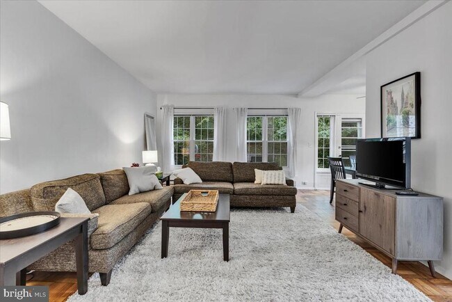 Primary Photo - 1132 Valley Dr