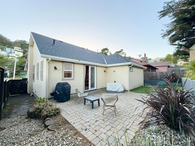 Building Photo - 251 San Pedro Ave