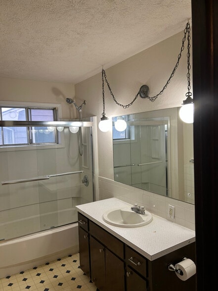 Building Photo - 8415 E Gilbert St