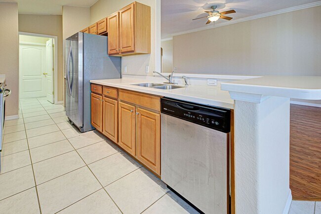 Building Photo - 2134 Boxwood St