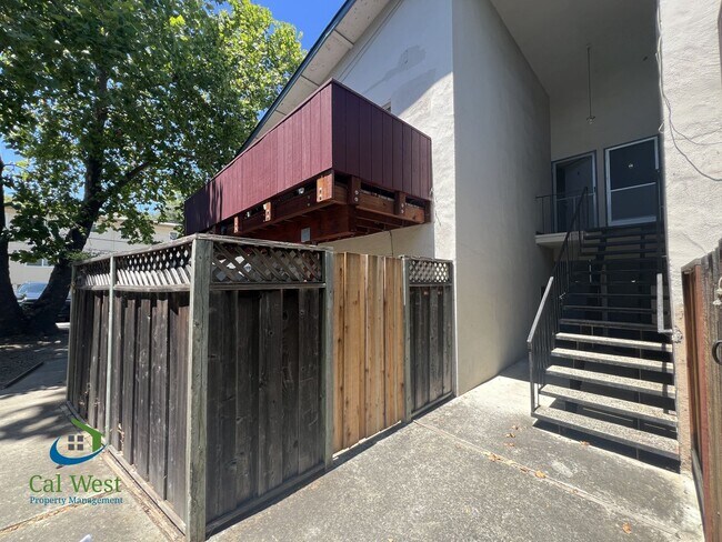 Building Photo - $2895 -  Downstairs 2 Bed 1.5 Bath-Updated Kitchen near Westgate Center