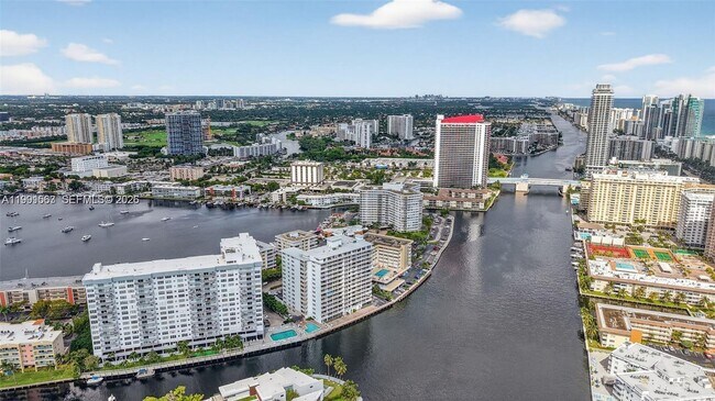 Building Photo - 121 Golden Isles Dr