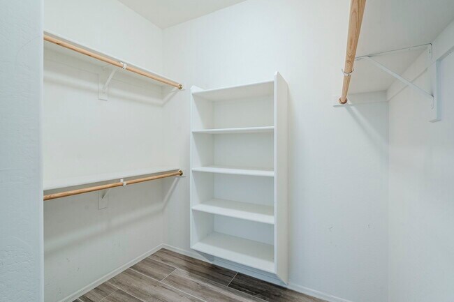 Building Photo - 2407 W Fawn Dr