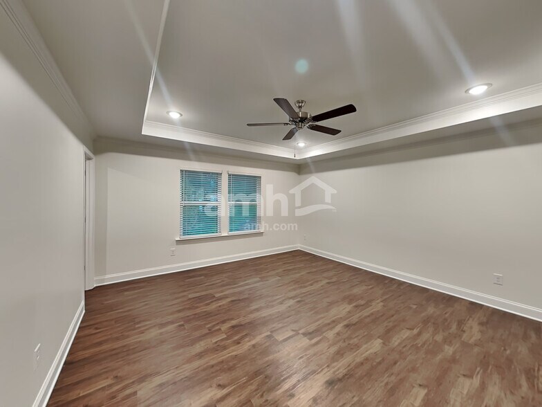 Building Photo - 3880 Chivalry Dr