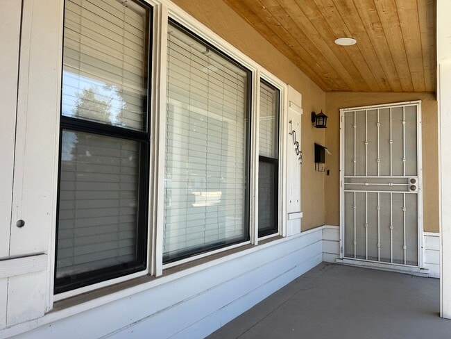 Building Photo - 3 bed, 1 bath,