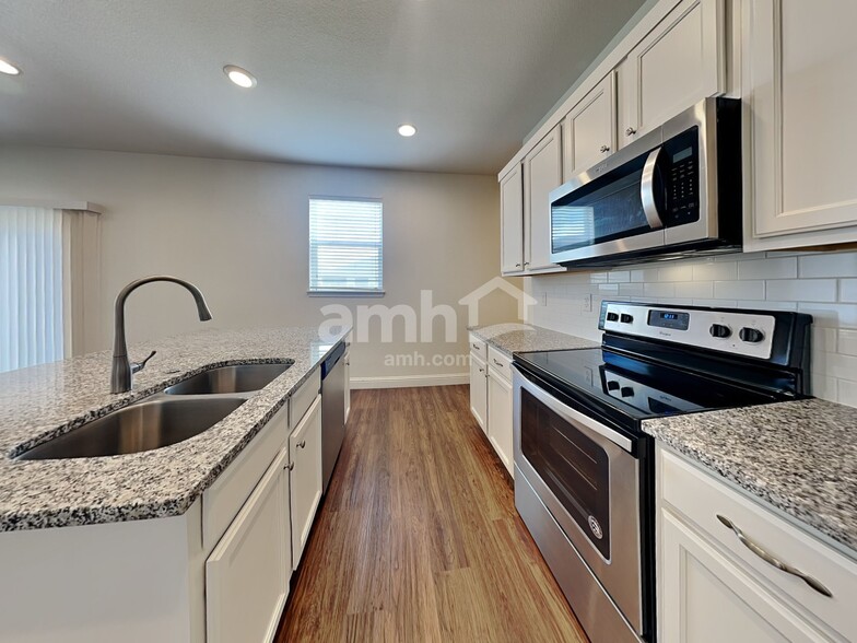 Building Photo - 10187 Dover St