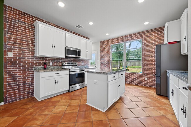 Building Photo - 804 Pearl River