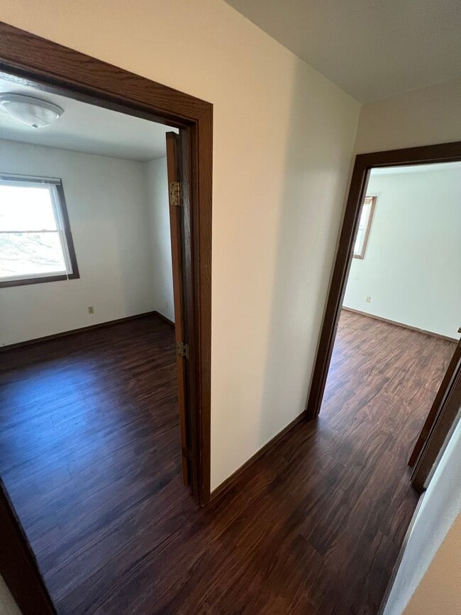 Building Photo - 3 bed/1.5 bath Duplex in Madison, WI