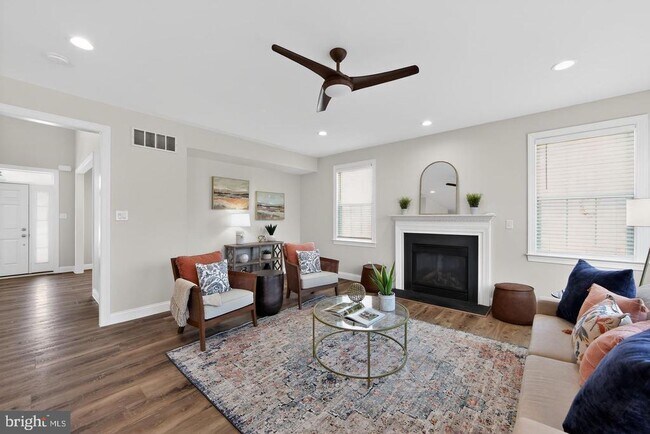 Building Photo - 208 Liberty Cir