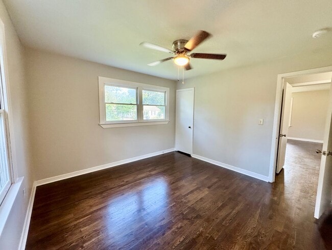 Building Photo - 1319 Laura Ave