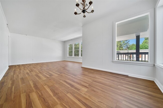 Building Photo - 504 N Magnolia Dr