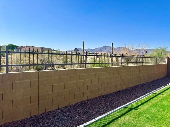 Building Photo - Fantastic 4BR/3BA Richmond American Larimar in Entrada Del Oro! Features white shaker cabinets, q...