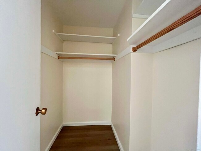 Building Photo - 30 Glenbrook Rd