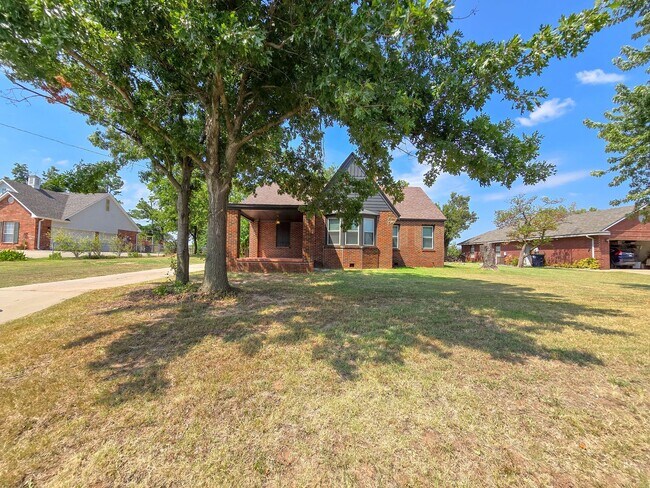 Building Photo - Cute 3 Bedroom Brick home in Shawnee