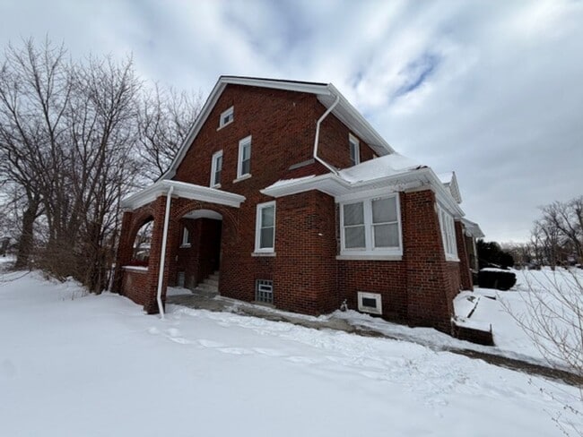Building Photo - Charming 4-bed, 2-bath brick colonial home Contact KPM Detroit 313-429-3244